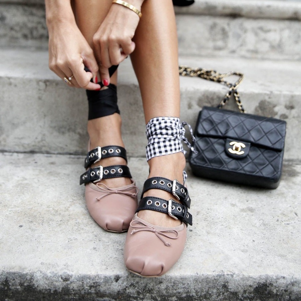 MIUMIU- RARE- CANT FIND- Miu Miu Pink and Black Flats with Bow and Stud Accents